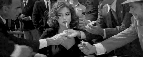 虽说不愁嫁 但经常面对突然的下跪 我还是措手不及··· 我相信了一