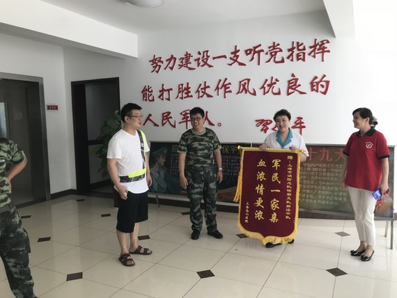 军民一家亲丨上海南山医院慰问上海消防新泾中