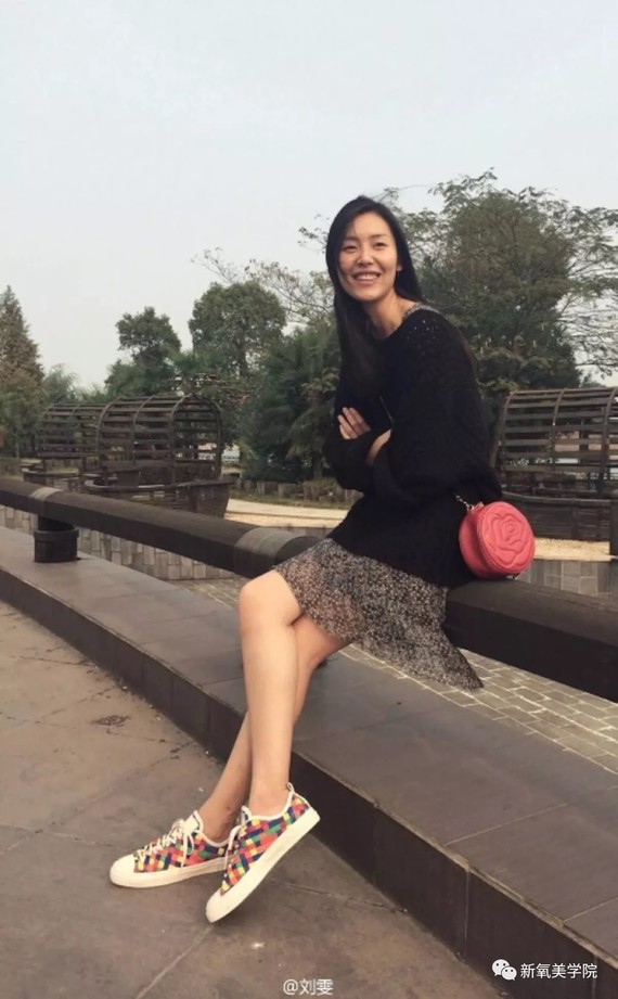 当然,法式风走的最好的还是刘雯,毕竟是多年的超模,身高178cm,但是