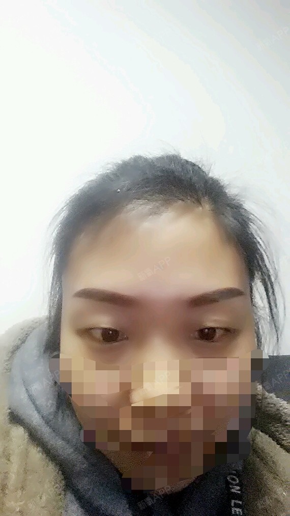 很久前就想去做眉毛,但心里很忐忑,今天终于下定决