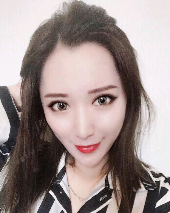 最近化妆比较浓,鼻子上的黑头基本都是去美容