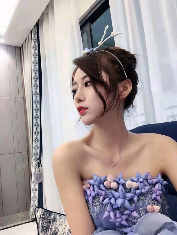 【南宁华美膨体隆鼻】模特的日常.今天是一个地产活动.衣服挺好看的.