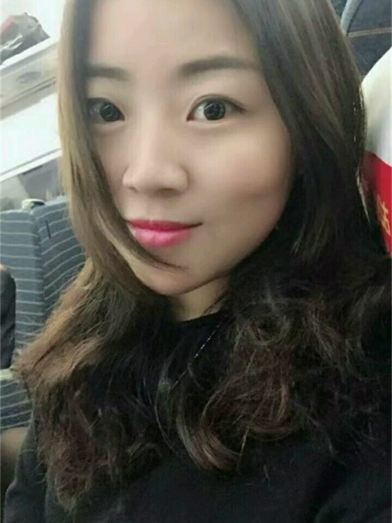 孩子报了特长班,每天接送她呀,一点也不省心,还