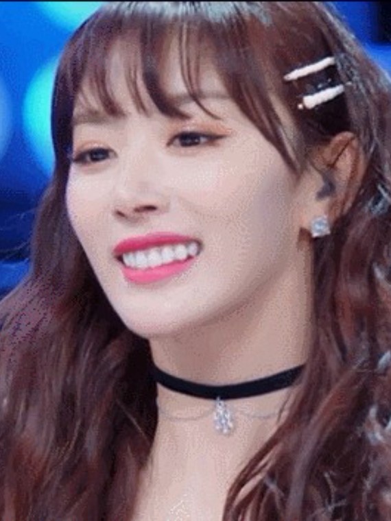 前jyp练习生和蜜蜂少女队的出道经历,也是充分说明了孔雪儿的爱豆实力