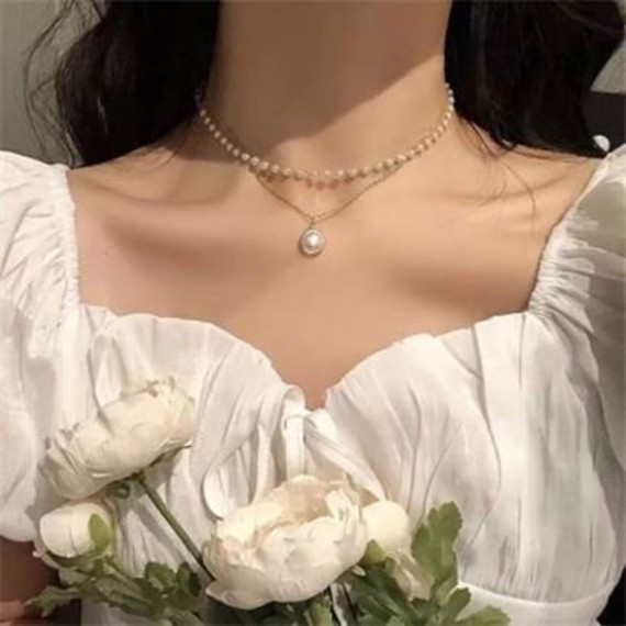 性感锁骨露出来