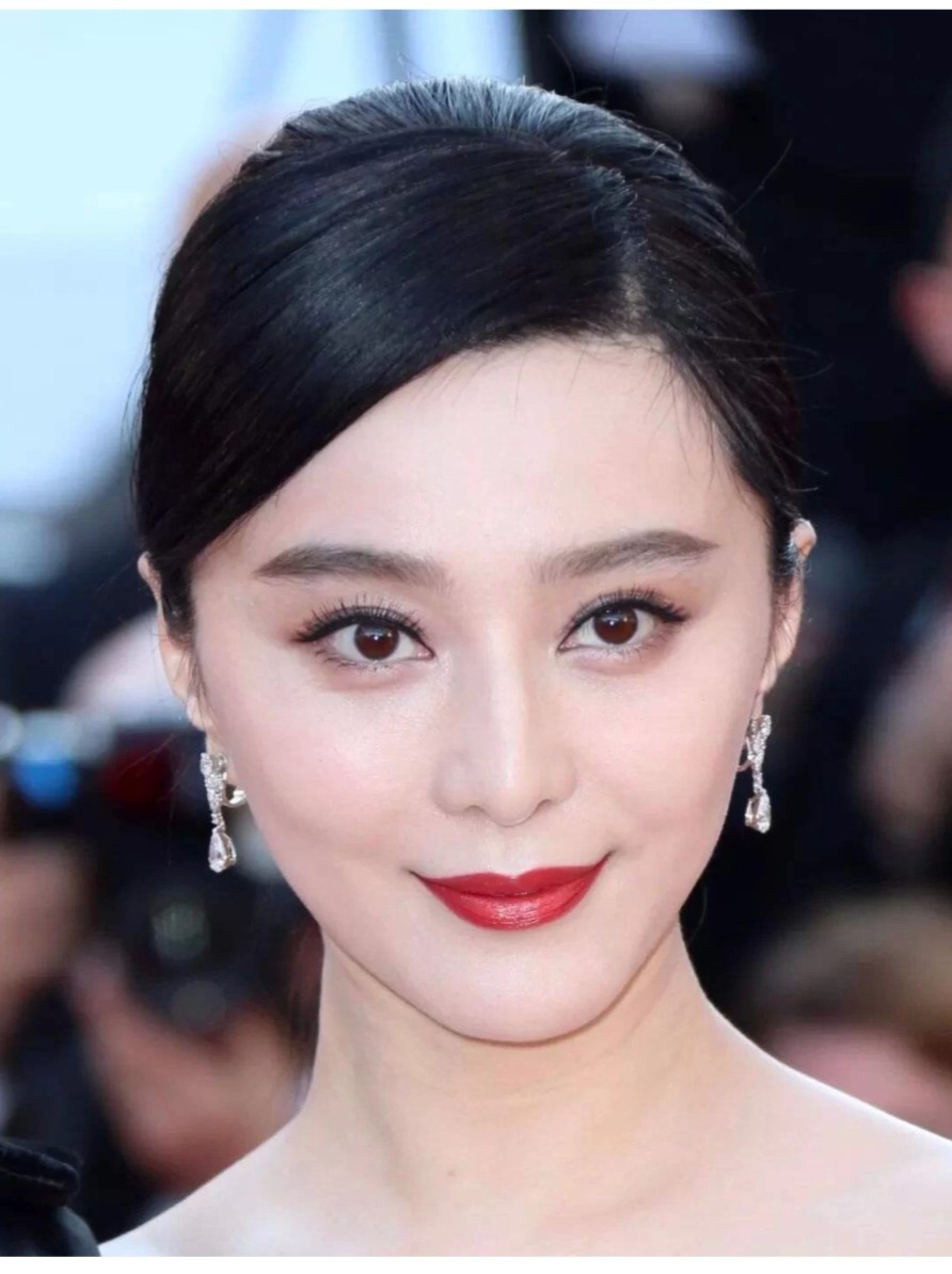 就算是范冰冰的神颜一长颈纹也气质全无冰冰是怎样弄没的?