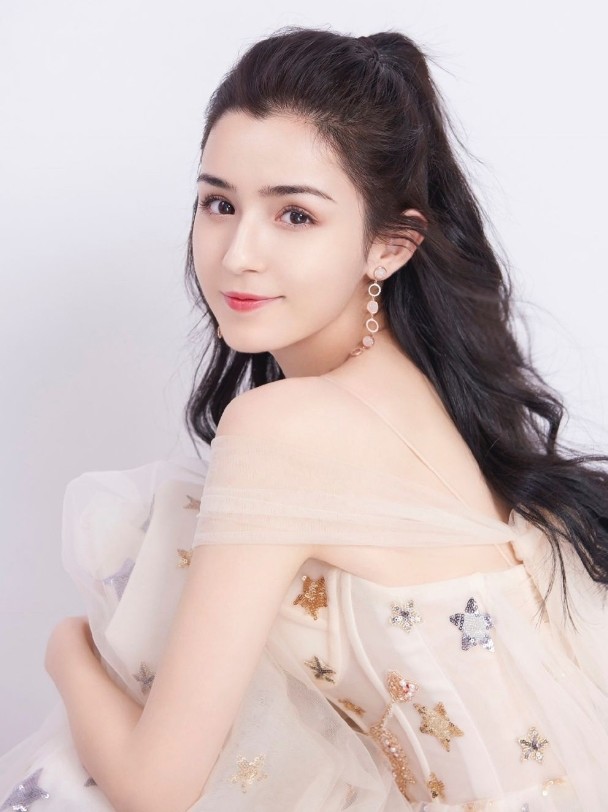 【在综艺节目爆红的新疆美女,哈尼克孜为什么拥有亲和度这么高的长相?