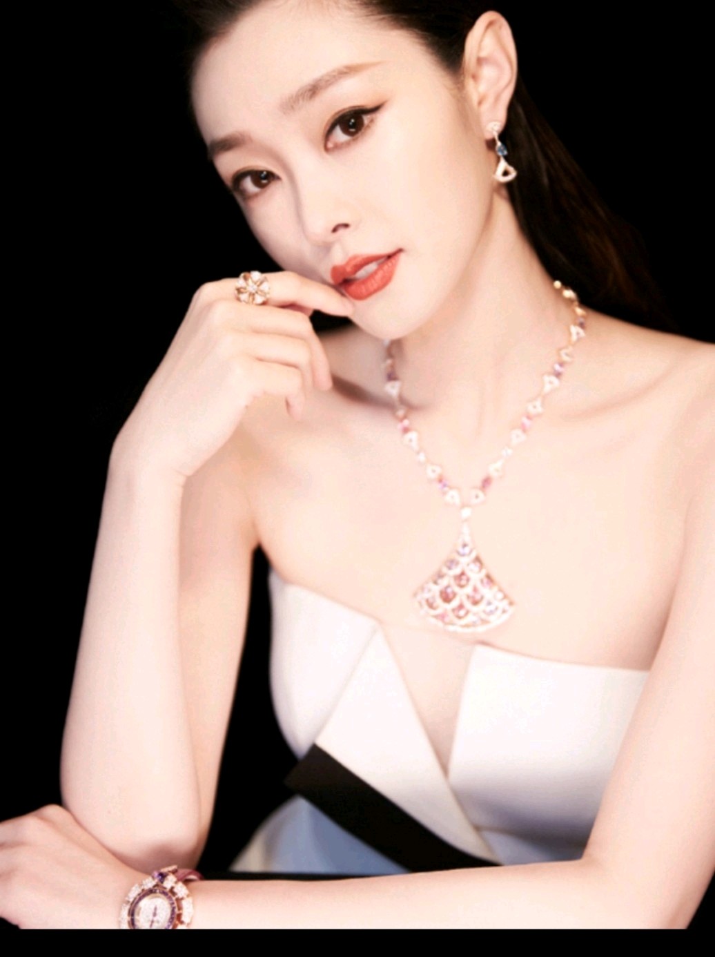 明星颜值狐狸系美人:宋轶天生媚骨,长相清纯