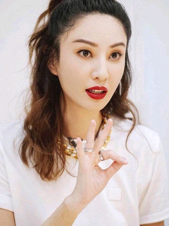 可甜可飒歪头杀931593159315郑希怡歪头杀秀风华绝代