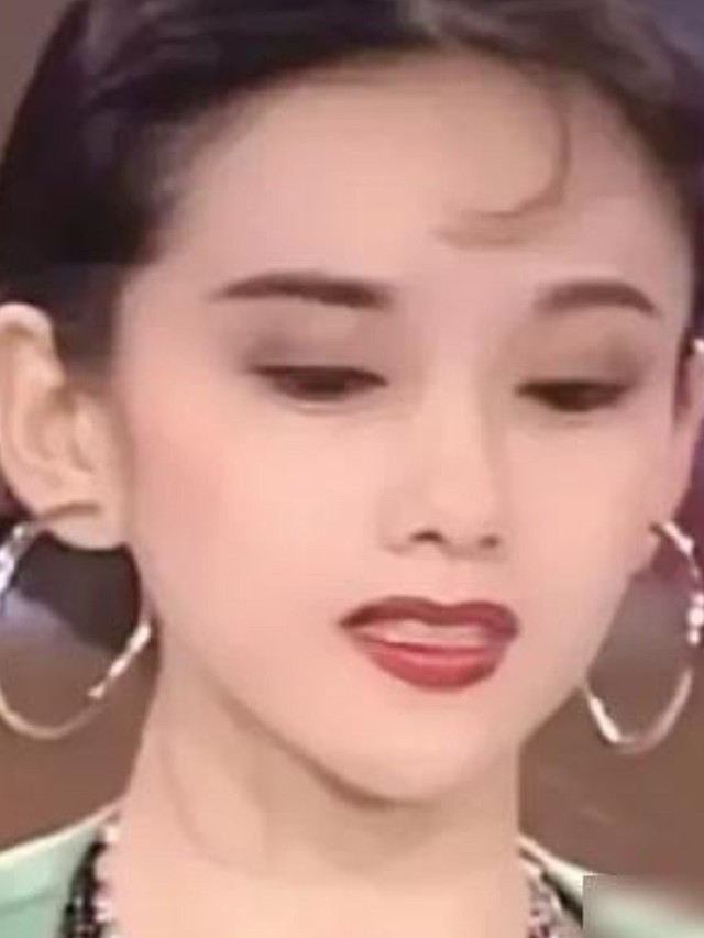 杨丽萍年轻时也太好看了吧!