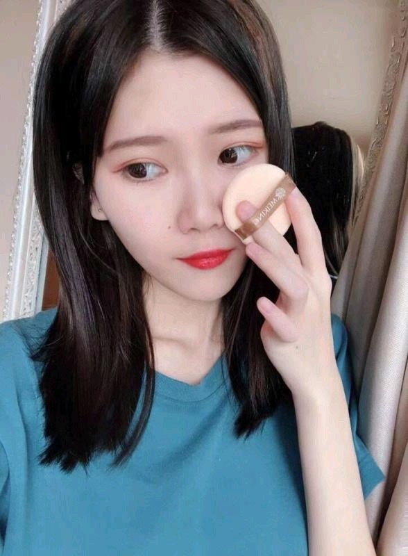 脸小了的好处真的很多,化妆不怕了,而且比较关键的是大家都以为我瘦了