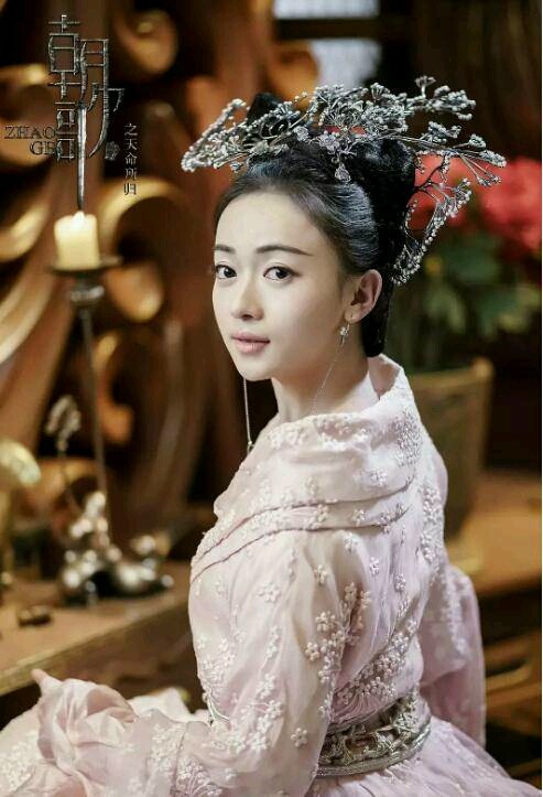 感觉陈坤来演妲己都比吴谨言更媚,她到底是哪里不对?
