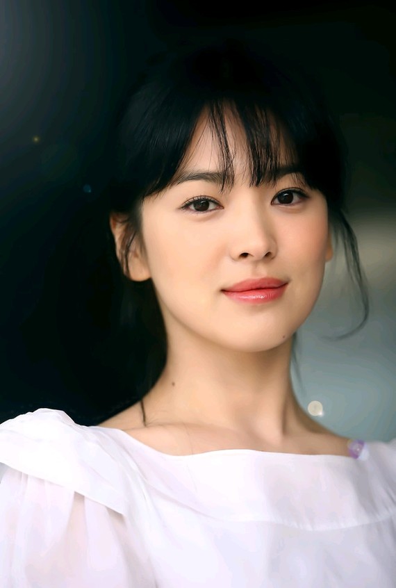 相比来说,骨相美的女星美貌会维持得更长久些.