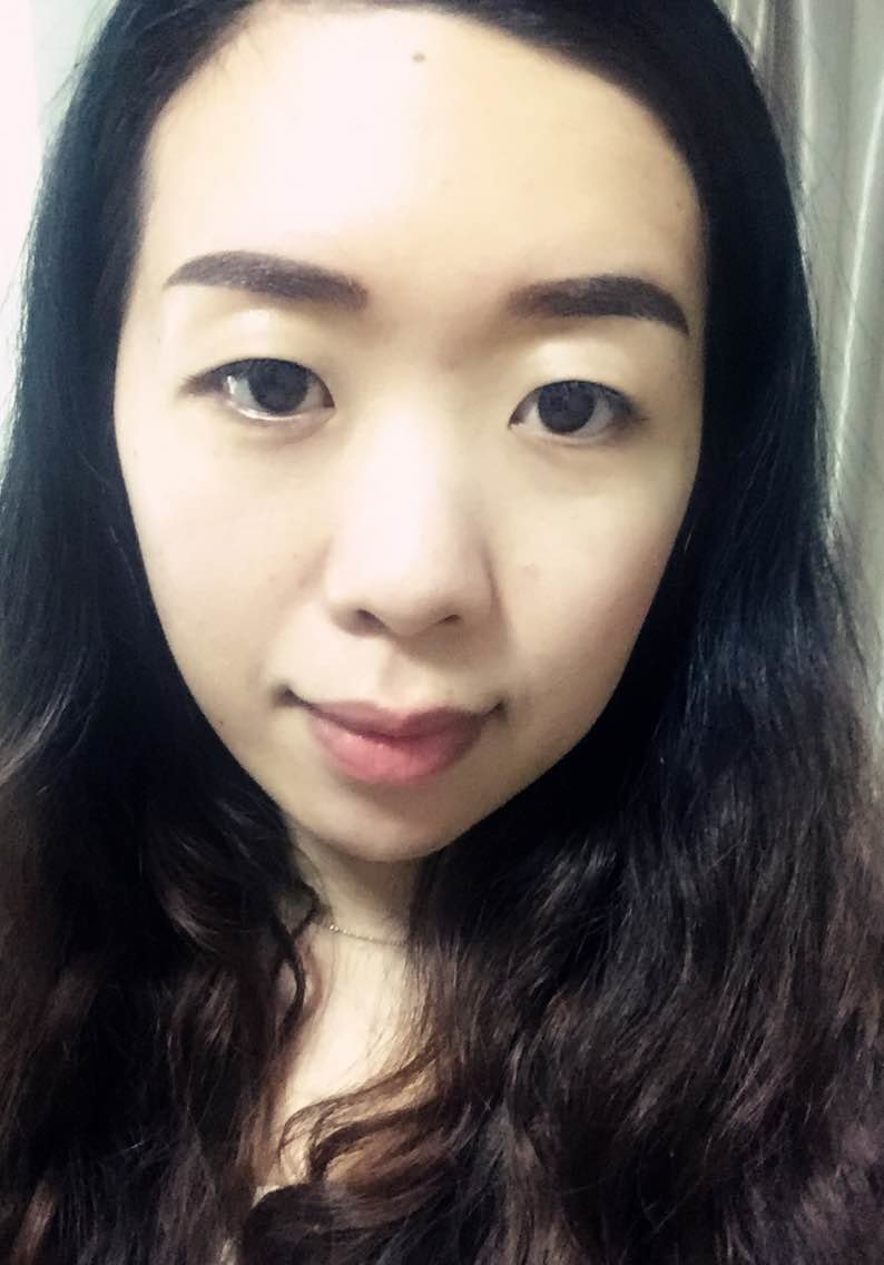 要一直涂消炎着哩,一直保持眉毛油油的状态,眉毛又特别粗黑,每天就像