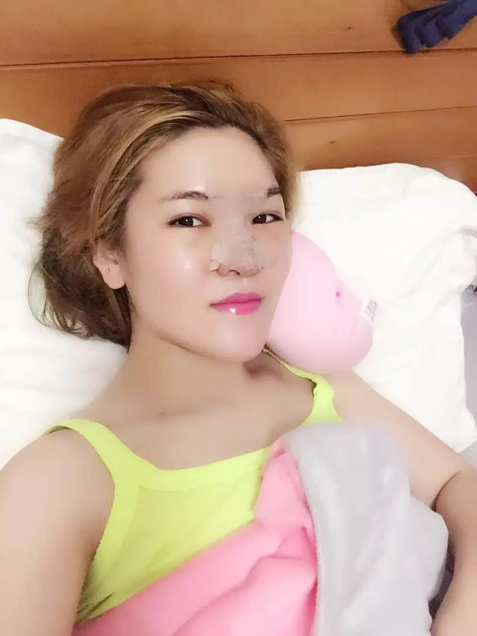 问:喜欢自拍暴露的照片,感觉给别人看的时候心里会很刺激的感觉.