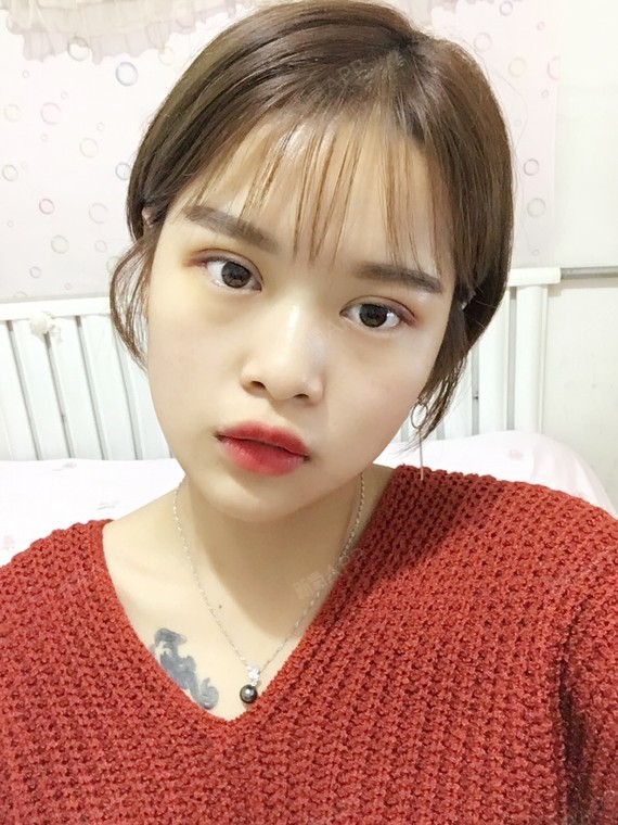 秀一波照片,化了眉毛和嘴巴,真的超级好看!