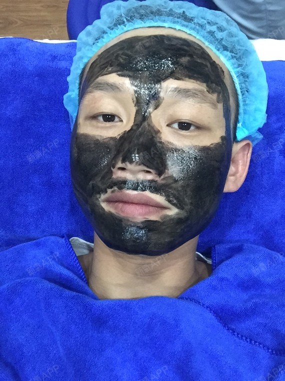 做了黑脸娃娃,挤了黑头,皮肤白皙!感觉很好!