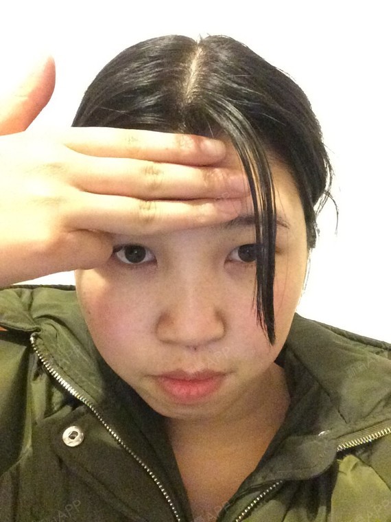 只有两根手指多一点点点宽度,好想拥有大额头啊