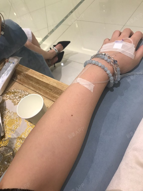 在打点滴的时候看到前台不停地回访老