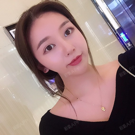 肉全长胸上的大f
