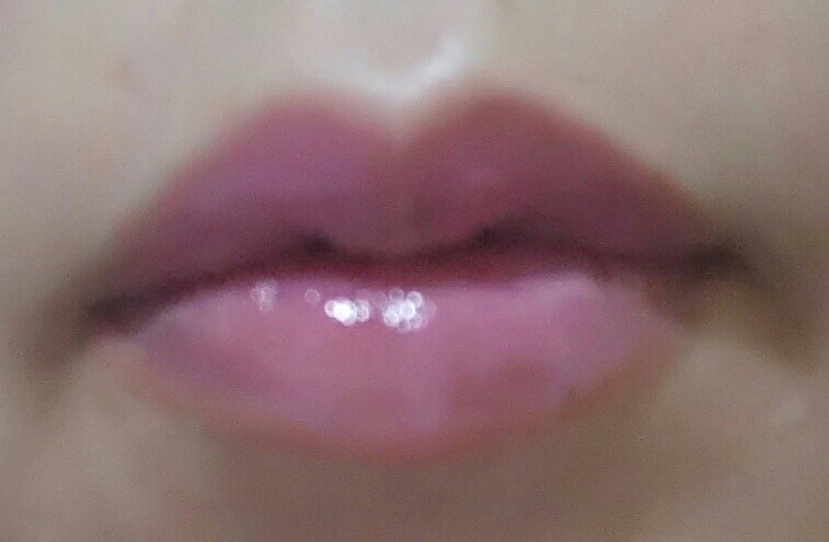 纹唇的第十四天,有很多宝宝都在问我这几天嘴唇掉痂的情况,还有反色的