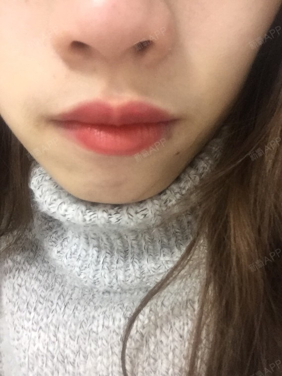 本来就是跟她说要的橘色结果一般咯以后不会纹唇了