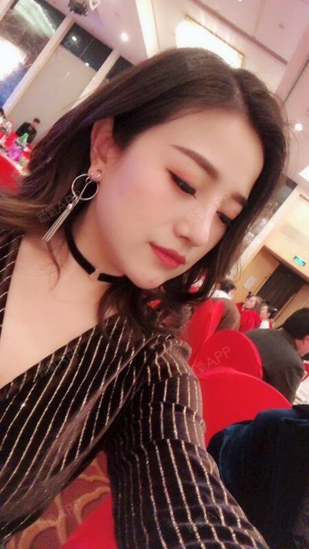 宝宝们来看看这个美女的鼻子做的美不美.