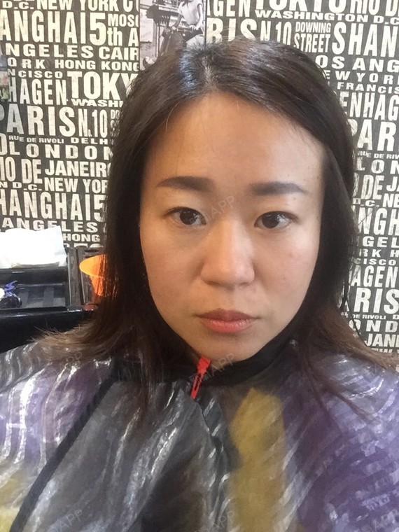 还是右边脸大些吧,右边本来咬肌就要大一些,慢慢的消失,同时一定要