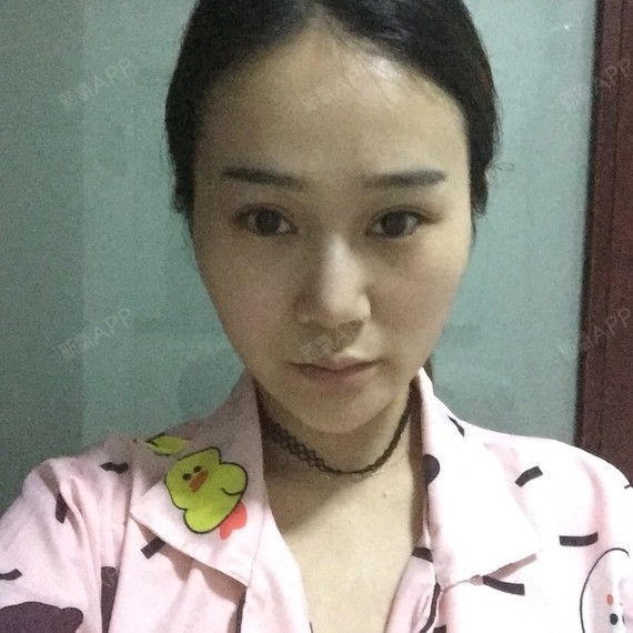 身高:160体重:80斤职业:主播\/兼职模特想去韩国