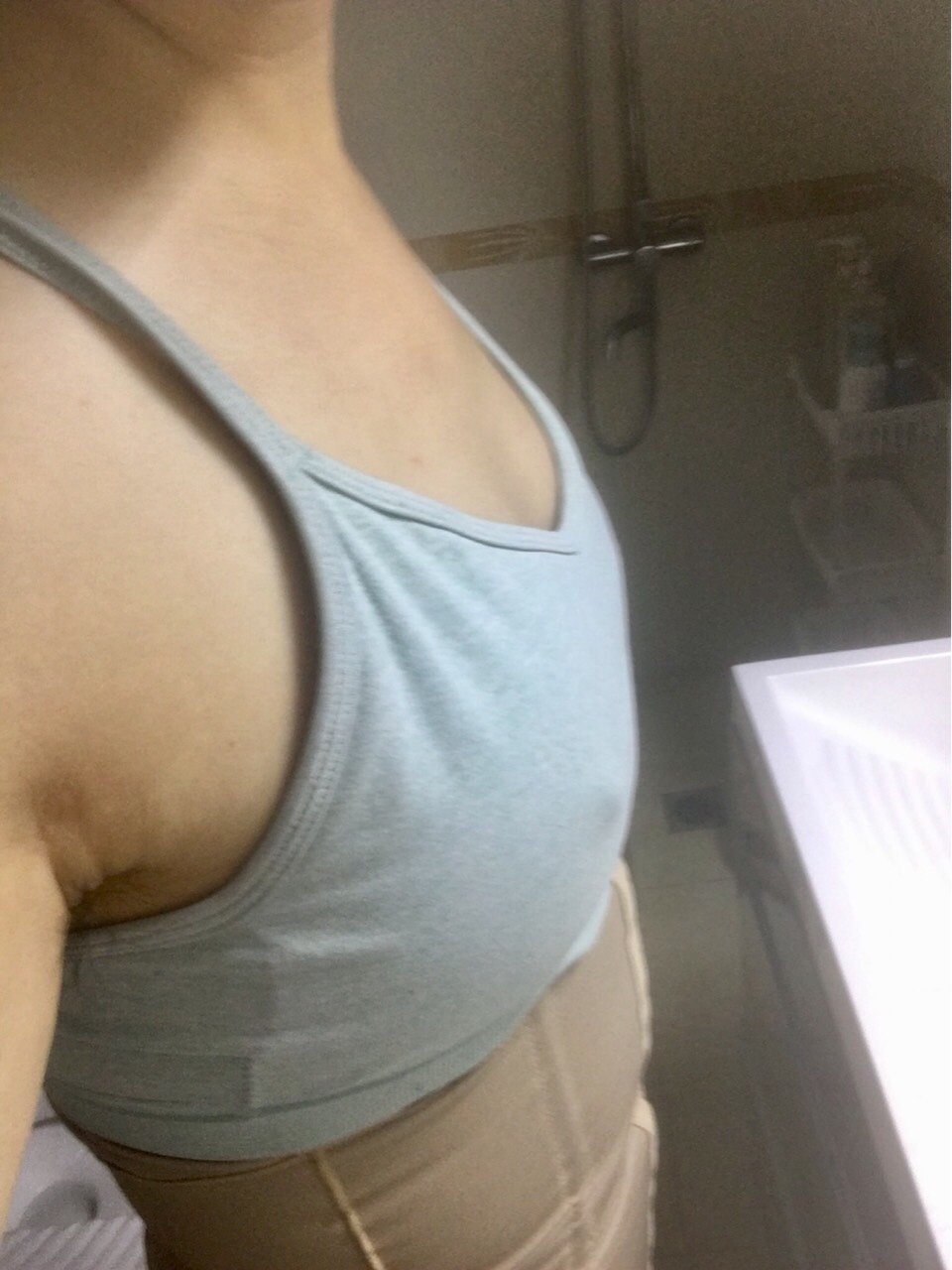 亚洲的女性乳房发育通常都普遍比较小,就比如说我,这个时候