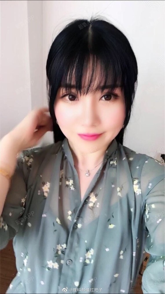 可以正常洗脸化妆,搓的时候要轻柔