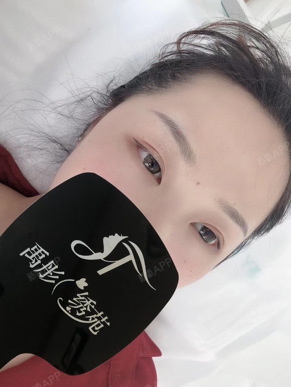 听说他家拒绝纹眉失败,就是不会做成蜡笔小新的那种