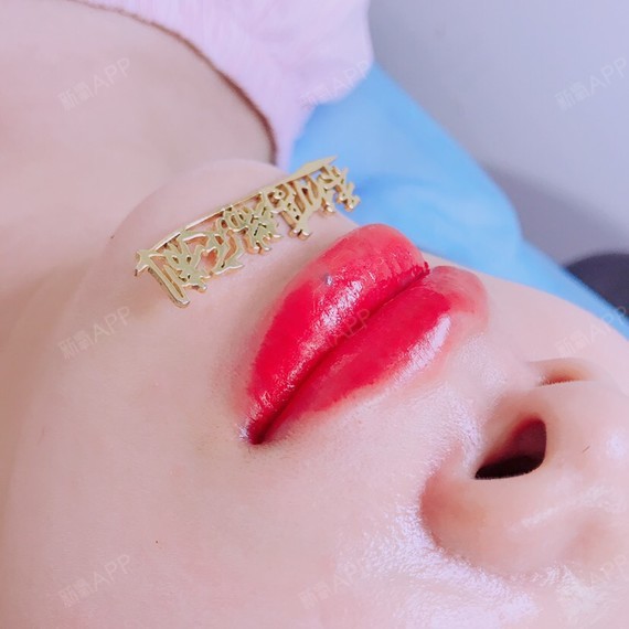 上周去做了个半永久唇
