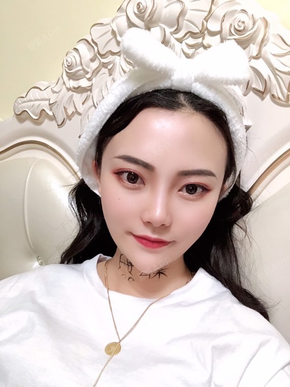 买了好多的衣服,还买了不少的鼻影(是为我的鼻子作准备)现在恢复的