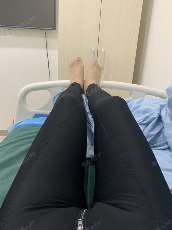 但是穿着塑身衣看,腿是笔直圆润,大腿后侧原先鼓鼓的一块平了.
