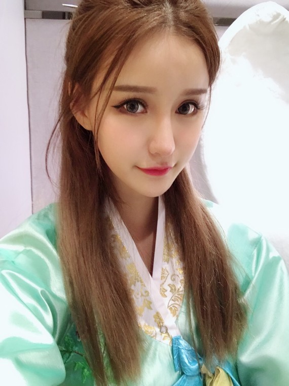 【自体脂肪填的脸,为什么表情僵硬不自然?】越