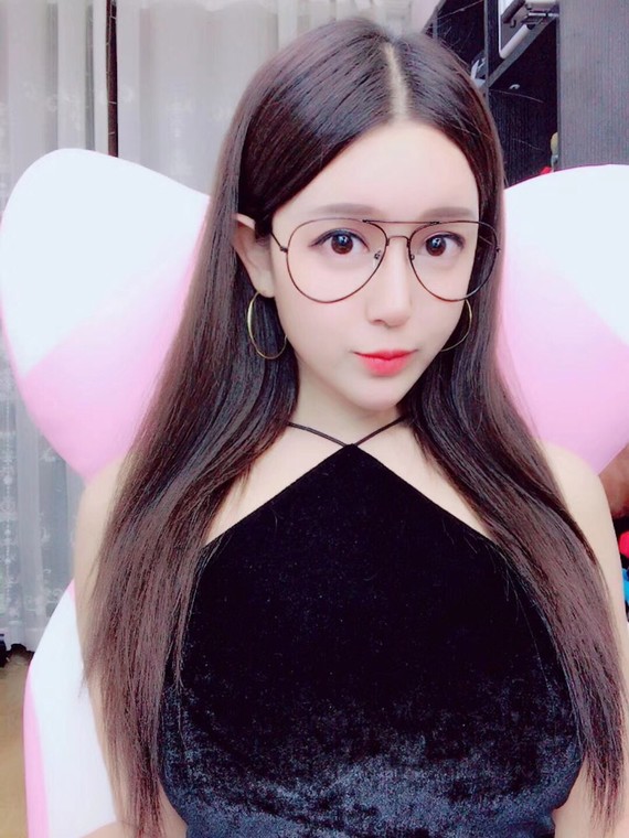 隆胸了,整形了,一夜之间变美了969696很多人对