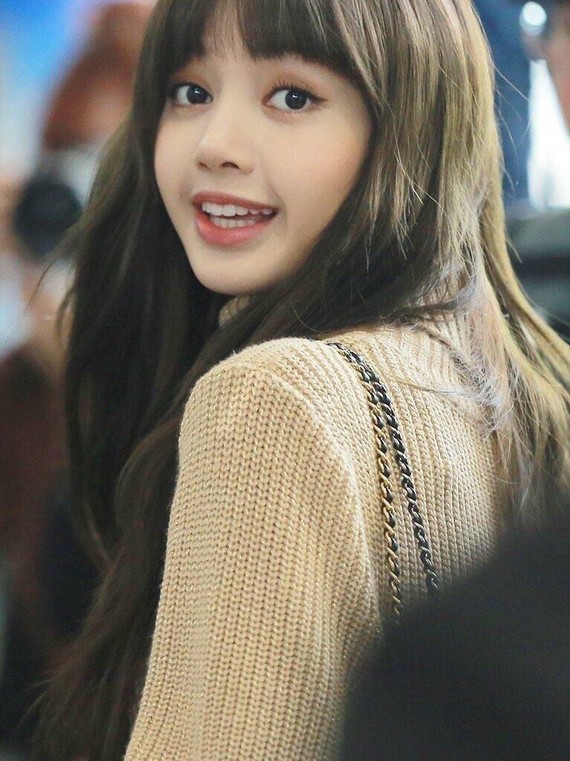 95人间芭比lisa,可爱性感酷姐集于一身就是这么做到