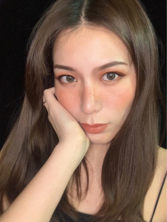 小欧美冷淡厌世雀斑妆