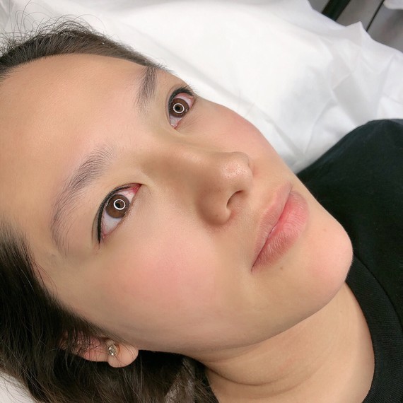 之前看见很多小伙伴都纹了美瞳线,所以自己也想做一个.