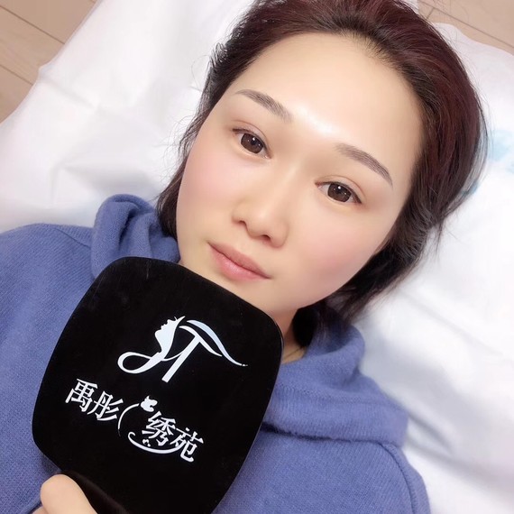 第一次纹眉,是在禹彤绣苑,选的是千丝羽雕眉