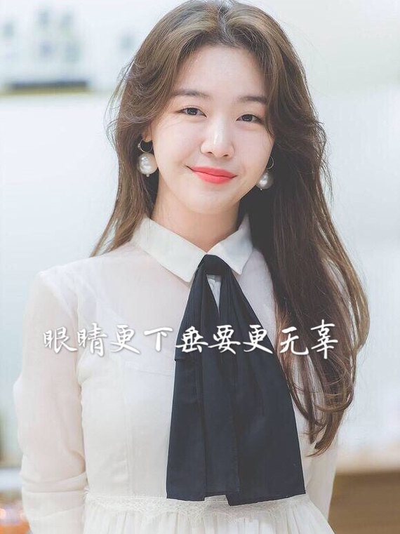 方敏雅(minah)南韩idol的颜征服了,又甜又软,雪白肌肤闪闪发光,笑眼