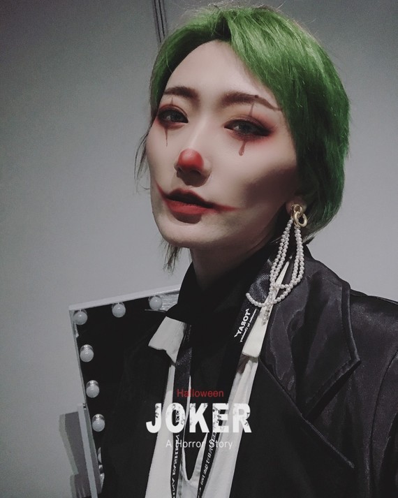 小丑妆应该是相对比较好画的妆容了吧～ 我的暗黑系小丑,你们喜欢么?