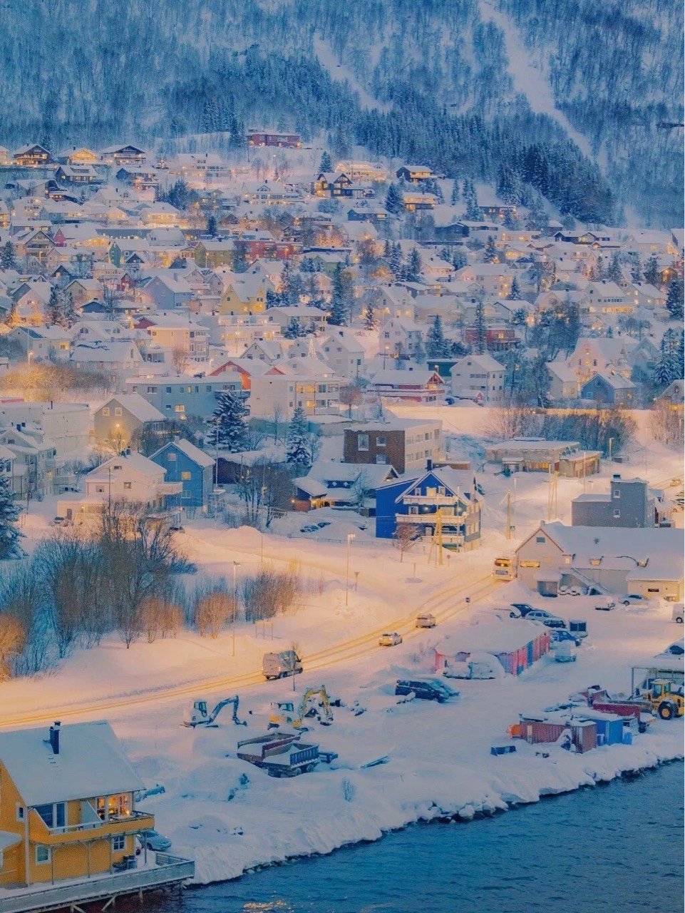 雪中小镇