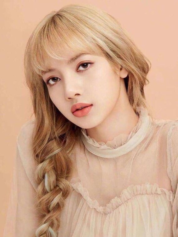 lisa掀起刘海后,撞脸"悲伤蛙"?
