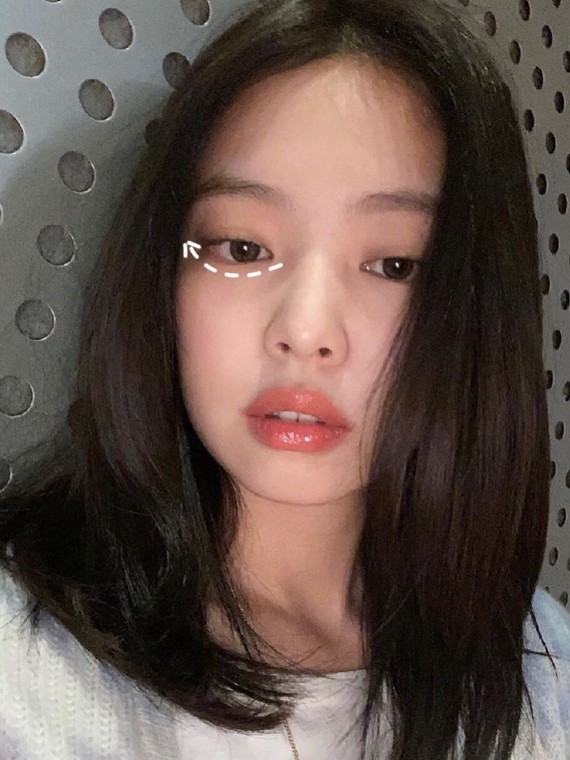 被评为整容模版的jennie"奶凶"颜值果然通吃!_圈子