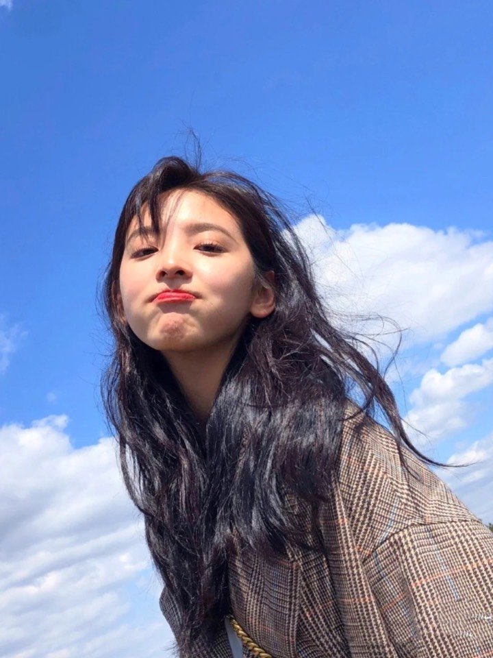 章若楠这个名字可能你还不太熟悉,但你一定在各种美少女榜单,氧气美女