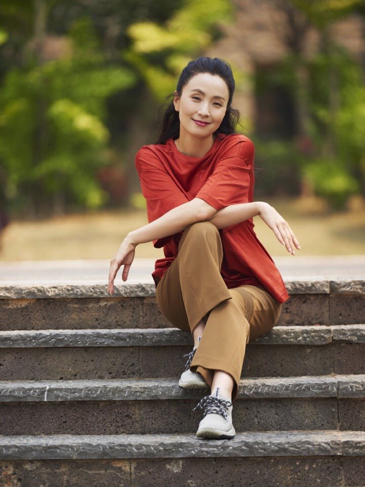 小陶虹在《向往的生活》里看到张子枫和张婧仪说"我老是不自觉的看着