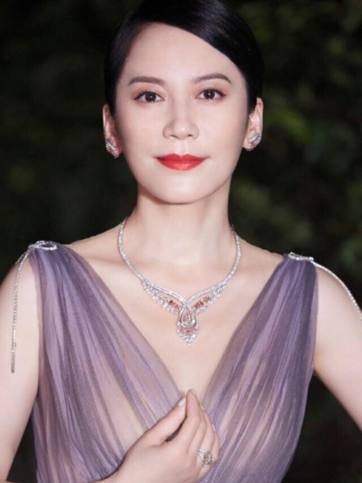 49岁的她,才是娱乐圈的不老女神!