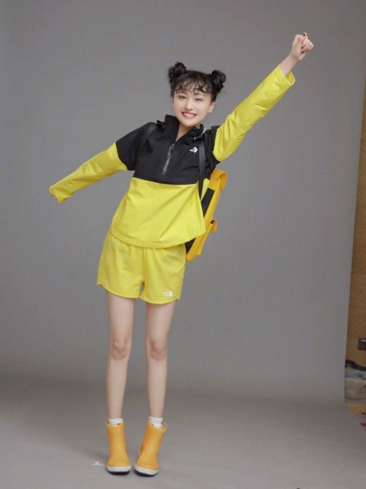 泡面刘海丸子头 珍珠泪妆,这是什么神仙女孩郑爽